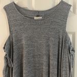 cupio  size large‎ women’s cold shoulder top Photo 6