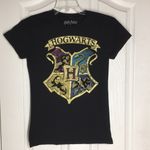 FINAL MARKDOWN Juniors’ Harry Potter Hogwarts Crest SS Tee (L) Size undefined Photo 0