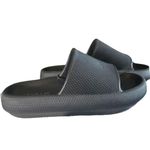 NWT STYLUS Womens 7 M Black Slides Sandals Textured Strap Contoured Footbed Photo 2