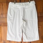 Studio 1940  Women's White Capri Shorts.  Size 12. Classic Photo 1