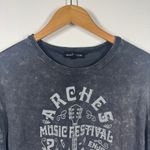 Social Scene T Photo 2