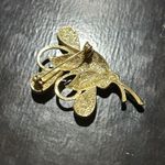 Vintage 1928 Brand Brooch Gold Tone Pink Teardrop Cabochons Faux Pearls Photo 2