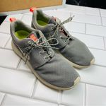 Nike WOMENS ROSHE RUN SNEAKER
511882-005 GRAY PINK SIZE 9 Photo 8