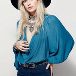 Free People ‎ COWLING AROUND DRAPEY FLOWY BOHO ROMANTIC TOP BLOUSE TEAL Size XS Photo 0