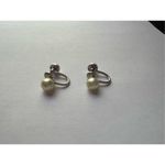 90s Vintage Womens Pearly White Twist On Huggie Stud Earrings Feminine Dainty Photo 1