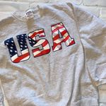 USA American flag crewneck sweatshirt Size M Photo 1