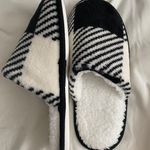 Vera Bradley Black and White  Buffalo plaid slippers Photo 0