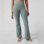 Athleta  Elation Flare Pant 981683 - Minimalistic Grey Yoga Stretch Size Medium Photo 3