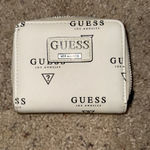 Guess  Wallet Photo 0
