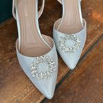 BCBGeneration  Ipany Women's Brooch Detail Pointed Toe Pumps 9 NWOT Photo 2