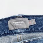 Torrid 5 Inch Mid-Rise Short Split Hem Cuffed Dark Wash Denim Plus Size 18 Photo 3