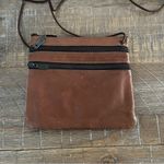 Vintage leather lightweight crossbody bag. Great for travel. Brown Photo 3