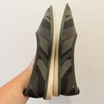 Louise et Cie ‎ Green Camo Washable Knit Pointy Toe Slip On Celete Flats Size 5 Photo 4