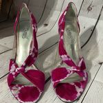 Carlos Santana  heels Photo 0