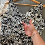 Tommy Bahama Shell We Dance Sleeveless
Jumpsuit. Size Small. Photo 10