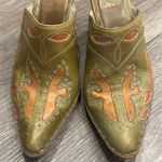 Frye  Phoenix Mule Green Tan Leather Cutout Slip On Western Heel Boho Cowgirl 7.5 Photo 1