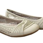 White Mountain Cliff's by women's size 6 1/2M cream slip on round toe flats shoe Photo 1