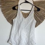 Sleek White Sleeveless Fitted Tank Top Size undefined Photo 3