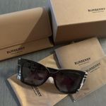Burberry NWOT🕶️Authentic  Women’s Sunglasses Photo 0
