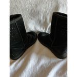 UGG Women’s 6 Black Stars Sheep Skin Fur Lined Classic Short 2 Comfy Comfy Boot Photo 4