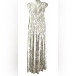 Karyn Seo Drs Divya
Camouflage High Low
Embroidered Drees
Sz L Size L Photo 3