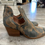 Anthropologie Silent D Cut-Out Ankle Stacked Block Heel Booties Camo Size 7 Photo 2