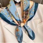 Elegant Blue and Cream Scarf Photo 1
