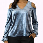 One Clothing  NWT velvet cold shoulder top medium Photo 0