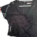 Alice + Olivia  Short Sleeve V Neck Crop Top Size XS Black Photo 2