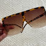 Oversized Brown Square Sunglasses Photo 1
