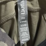 Vuori  Stride Legging Oregano Camo Flower Green Pattern XS Photo 3