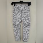 Alo Yoga ALO Size XXS Yoga White Leaf Pattern Leggings Photo 2