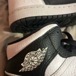 Nike Jordan Air Jordan Women’s 1 Mid SE Photo 2