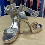 Karl Lagerfeld Paris Women's Anisha Ankle-Strap Platform Sandal Gold Size 7 NWOT Photo 4