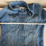 Universal Threads Universal Thread Medium Wash Lightly Distressed
Jean Jacket Size Small Photo 13