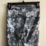 Mono B Leggings Active Workout Capri Leggings in Floral Patterned Print Sz S GUC Photo 4