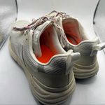 VEJA  Women's Cream Sneakers sz 6 Photo 1