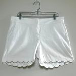 Isaac Mizrahi White Scalloped Hem Shorts Pockets Casual Summer Size 12 Photo 1