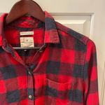 American Eagle AEO Red Black Buffalo Plaid Button Down Shirt S Flannel Oversized Photo 3