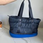 Sweaty Betty  Icon Luxe Puffer Gym Bag Photo 2