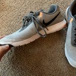 Nike tennis shoes Photo 2