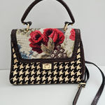 Clever Carriage Hand Photo 0