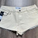 FashioNova beige shorts Photo 0