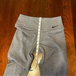 Nike Dri-Fit Leggings Womens Size Med Gray Capri Compression Workout Pan… Photo 5