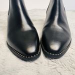 Deltan, women's Sz 9 black leather zip Photo 3
