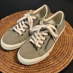 Taos Sneakers with White Laces size 10 wide Gray Photo 1