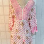 Top It Off White Pink V Photo 0