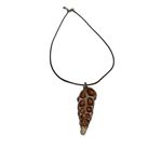 Seashell and cocoon style leather necklace White Photo 3