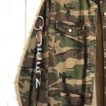 Forever 21 Forever‎ 21 Men camo camouflage shacket shirt with Queen BLM art Photo 4