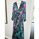 Badgley Mischka  Black Green Floral Long Sleeve V-Neck Pleated Gown Size 4 Photo 5